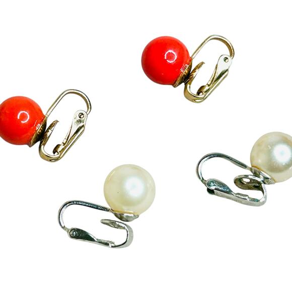 Two Pair Vintage Bead Clip On Earrings - Picture 4 of 4